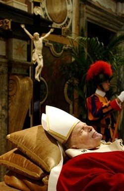  Смерть Папы Римского Иоанна Павла Второго, фото AFP 
