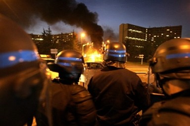  Открыть в новом окне. Беспорядки во Франции, фото AFP 