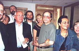  Илья Дадашидзе во время визита Михаила Горбачева в Московское бюро Радио Свобода 